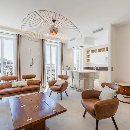 Cozystay 1243 Port & Sea View Apartment