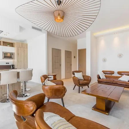 Apartment Cozystay 1243 Port & Sea View