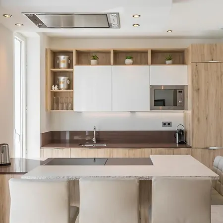 Cozystay 1243 Port & Sea View