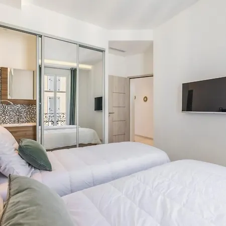 Cozystay 1243 Port & Sea View